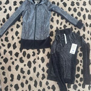Women’s Lululemon long sleeve Gray and Black Zip-Up size 6